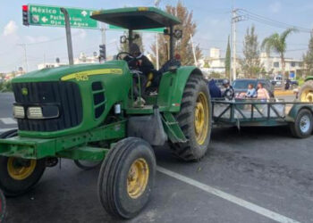 Ejidatarios bloquean tránsito de Ecatepec al AIFA por conflicto territorial