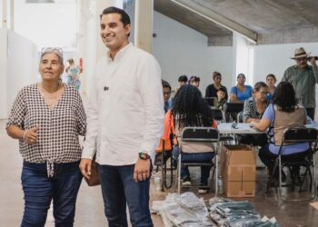 Supervisa SEC entrega de uniformes y zapatos escolares gratuitos
