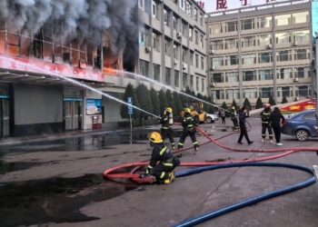 Seis muertos por incendio en centro comercial de Zigong, China