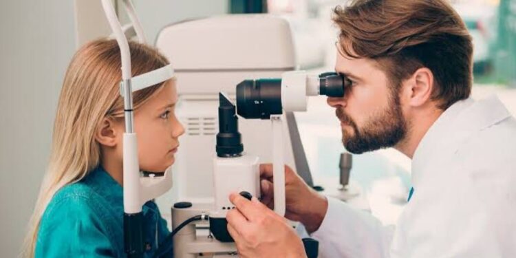 Expertos Advierten que para 2050 la Mitad de los Humanos Tendrá Miopía