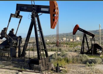 Petróleo abre cerca de su nivel más alto desde abril; encamina su cuarta semana de ganancias
