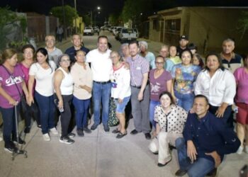 Entrega Toño Astiazarán pavimento largamente esperado en la colonia Internacional