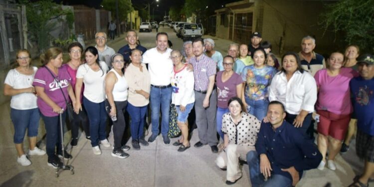 Entrega Toño Astiazarán pavimento largamente esperado en la colonia Internacional