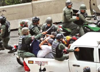 Suman 12 muertos por represión de Maduro; la Fiscalía General reporta 749 detenidos