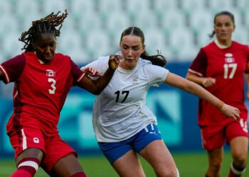Canadá suspende a su DT de futbol femenino acusada de espionaje