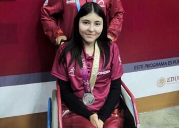 Estudiante de Cecyte cumple su sueño de culminar sus estudios de bachillerato