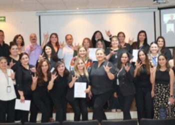 Recibe personal de Isssteson curso de lengua de señas para mejor atención a derechohabientes de la comunidad sorda