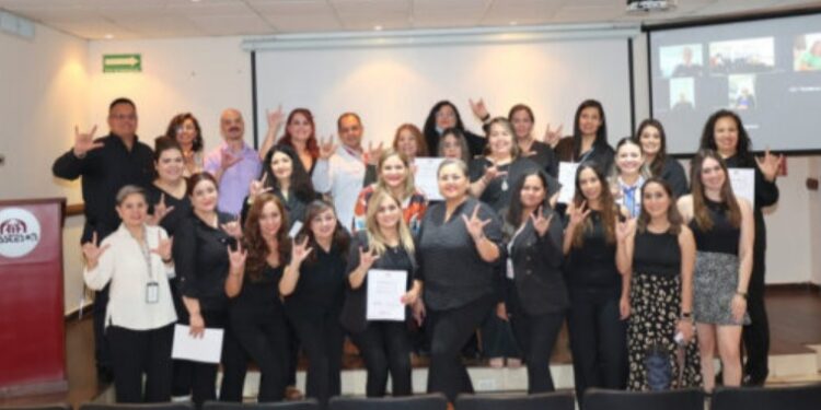Recibe personal de Isssteson curso de lengua de señas para mejor atención a derechohabientes de la comunidad sorda