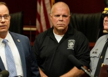 FBI dice que autor de disparos contra Trump actuó solo