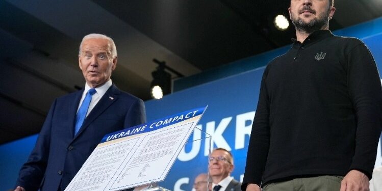 Corrige Biden tras decirle a Zelenski «presidente Putin»