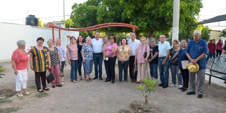 Entrega Toño Astiazarán rehabilitación de parque Eusebio Kino