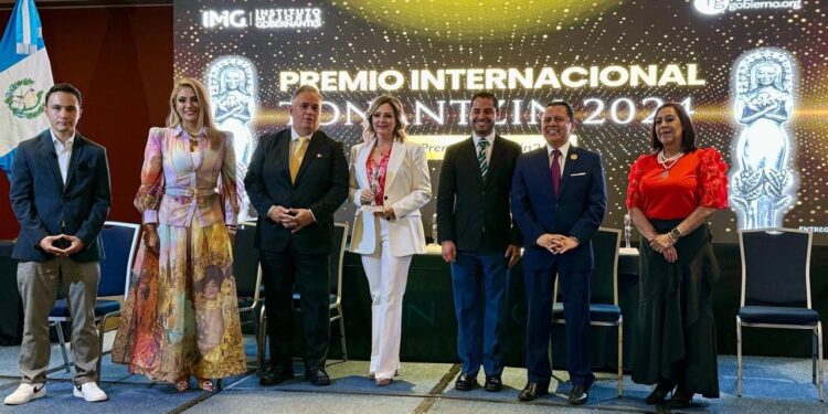 Recibe DIF Caborca el premio internacional Tonantzin 2024