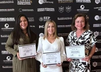 DIF Navojoa encabezado por Luz Argel Gaxiola de Elías recibe el Premio Internacional Tonantzin 2024