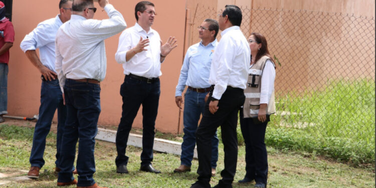 Da Elías Retes banderazo a rehabilitación de estacionamiento de oficinas del SNTE 54