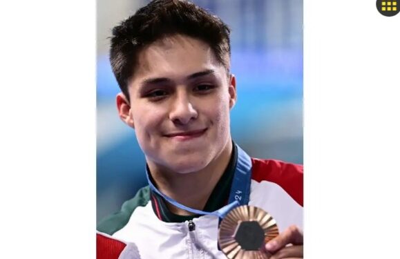 Osmar Olvera se lleva el bronce en trampolín de tres metros