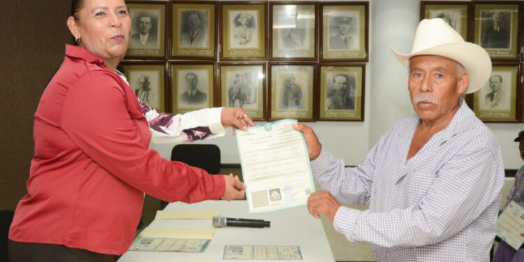 Tienen 94 navojoenses actas corregidas con ayuda del gobierno municipal