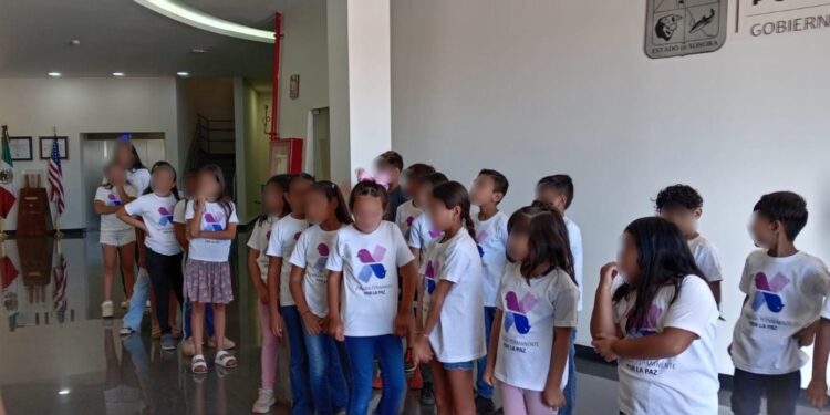 Niñas y niños de La Cholla-Los Arroyos visitan instalaciones del C5i en Hermosillo
