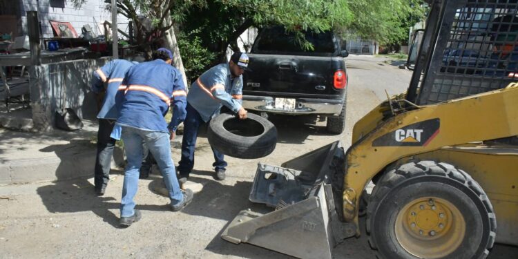 Familias del Norte y Sur de Hermosillo participan en jornadas de descacharre