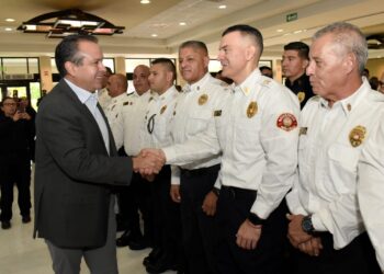Son Bomberos de Hermosillo un ejemplo, afirma Antonio Astiazarán