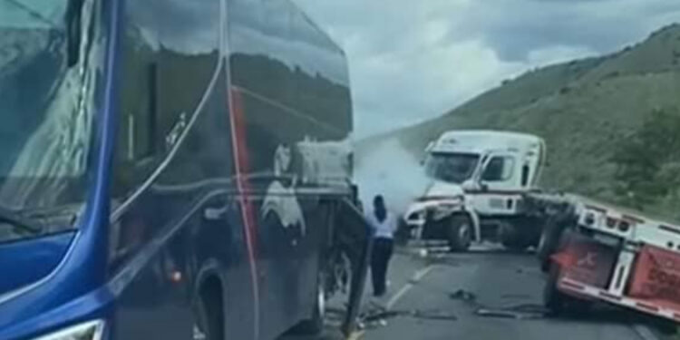 Carambola en carretera a imuris: cierran al tráfico