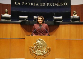 Se registra Lorenia Valles en el Senado República