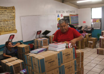 Inicio del Ciclo Escolar 2024-2025 en Puerto Peñasco: Entrega de Libros de Texto Gratuito