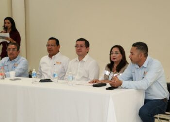 Da Elías Retes banderazo a rehabilitación de estacionamiento de oficinas del SNTE 54