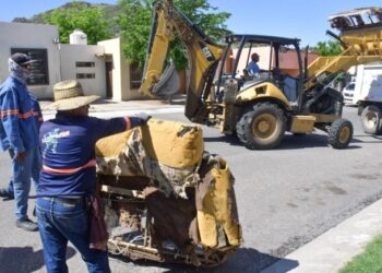 Realizan descacharre a la colonia Haciendas del Sur