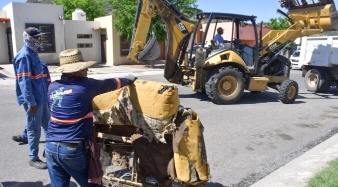 Realizan descacharre a la colonia Haciendas del Sur