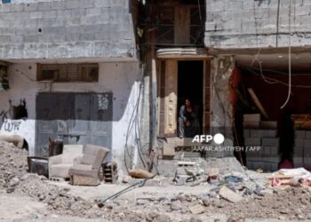 Defensa Civil de Gaza reporta 10 muertos en bombardeo israelí de un complejo escolar