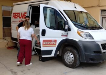 Acerca SSP servicio a población de Altar para regularizar vehículos a través de módulo móvil*