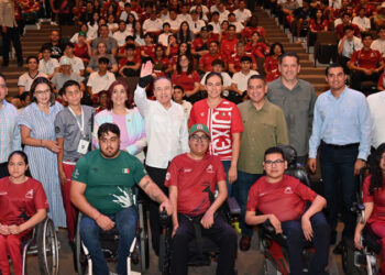 Beneficia Gobernador Durazo a 452 atletas con becas deportivas