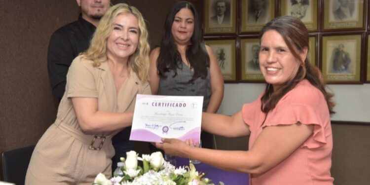 Concluyen mujeres navojoenses curso de repostería con apoyo del Ayuntamiento