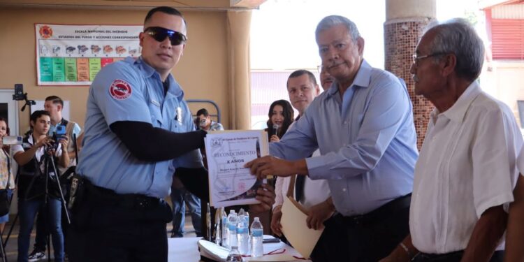Reconoce gobierno municipal de Cajeme a las y los bomberos en su día