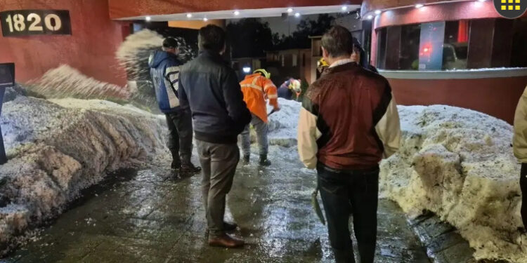 Fuerte lluvia y granizada deja afectaciones en Álvaro Obregón