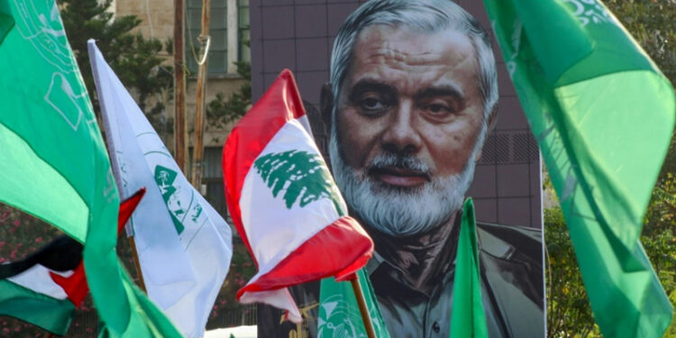 Aumenta tensión en sepelio de líder de Hamas regional