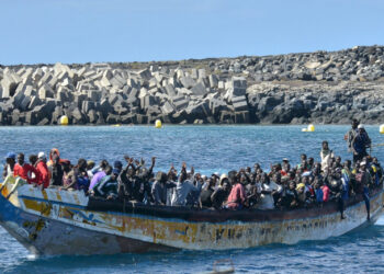 Se disparan llegadas de inmigrantes a las islas Canarias; Pedro Sánchez viajará a África