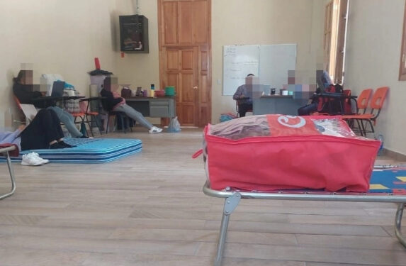 Normalistas liberan a rector y a docentes de El Mexe