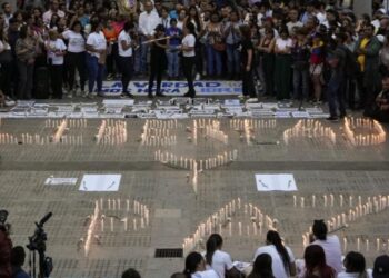 EU rechaza amnistía a Maduro; éste pide mano de hierro tras protestas