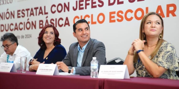 Capacita SEC a jefes de sector y supervisores de educación básica para el arranque del ciclo escolar