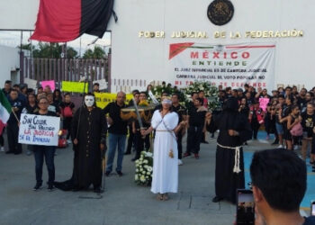 Protestan trabajadores del Poder Judicial de Acapulco contra reforma