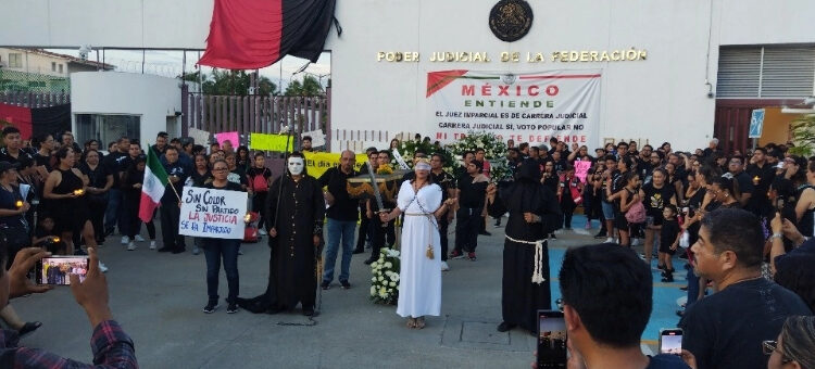 Protestan trabajadores del Poder Judicial de Acapulco contra reforma