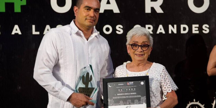 Gobierno de Sonora galardona a las personas mayores con el Reconocimiento Sahuaro 2024