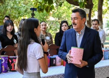 Presente alcalde Javier Lamarque resguardo de cápsula del tiempo en secundaria general número 4