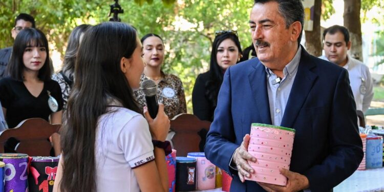 Presente alcalde Javier Lamarque resguardo de cápsula del tiempo en secundaria general número 4