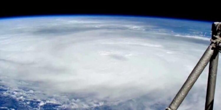 Huracán Helene sube a categoría 4; se convierte en uno ‘extremadamente peligroso’