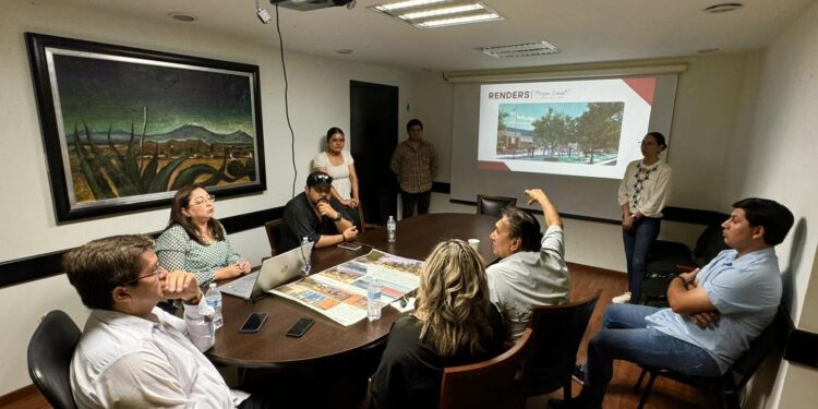 El alcalde Elías Retes escucha a estudiantes  del ITSON