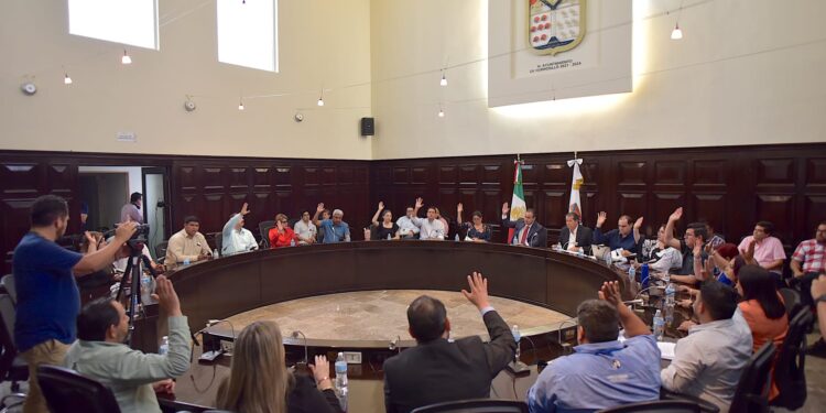 Aprueba Cabildo actas, acuerdos aclaratorios y reformas al reglamento interior