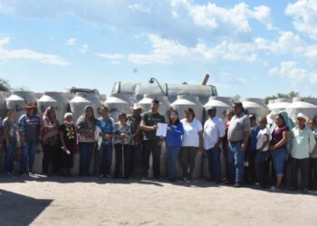 Reciben familias de Bacabachi y Masiaca 77 tinacos