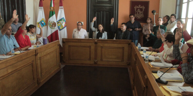 Presenta doctora Karla Córdova González Informe de Gobierno para su aprobación por Cabildo.